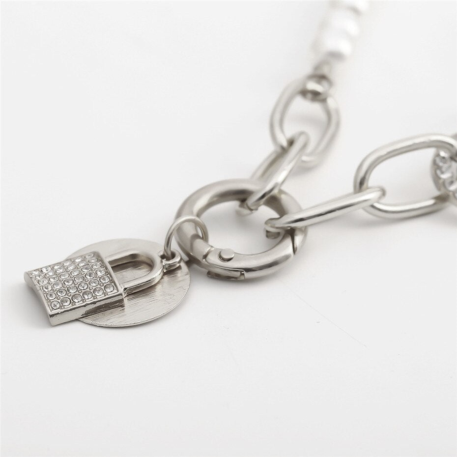 Pendant lock Necklace